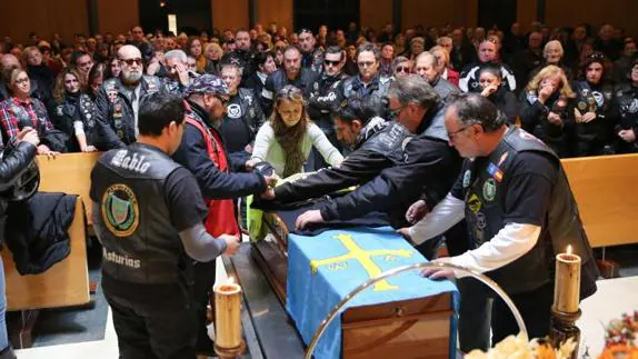 Funeral por el motorista José Julio Heres, que falleció el domingo tras sufrir un accidente en la autopista 'Y'.