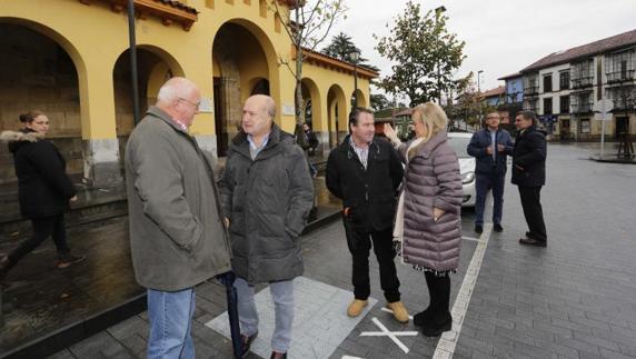 Mercedes Fernández durante una visita a Colunga este jueves.