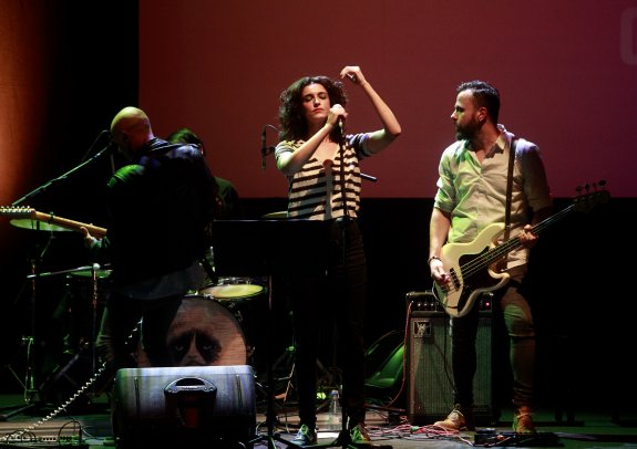 Supersonora, con la actriz Blanca Romero en la canción final.