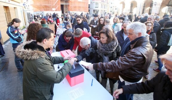 La votación de 'Faciendo Ciudá' se celebró ayer en la plaza de la Constitución. 