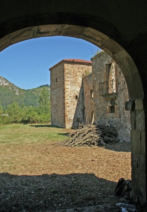 El Conjunto Monumental de Olloniego, declarado BIC en 1991. 