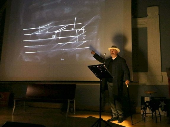 Alejandro Céspedes, durante el festival poético. 