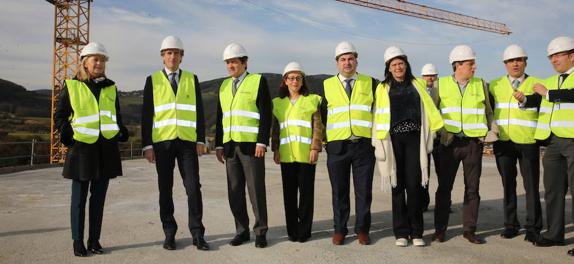 Cristina Coto, Íñigo de la Serna, Javier Fernández, Belén Fernández, Sergio Hidalgo, Susana López Ares, Marcelino Marcos, Manuel Niño y Mario Arias, en la obra. 