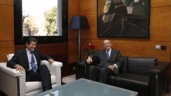 Javier Fernández y Plácido Arango, durante su encuentro de hoy.