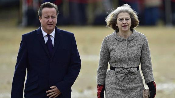 Cameron y su sucesora como primera ministra, Theresa May. 
