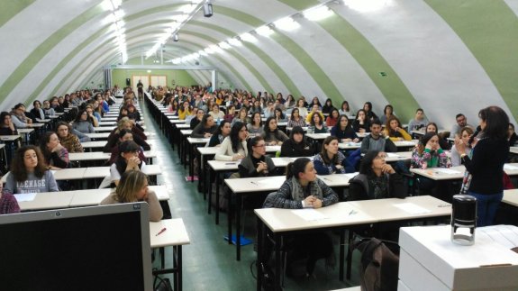 Participantes durante el examen para entrar la bolsa de empleo de la escuela infantil. 