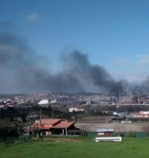 Emisiones contaminantes de la factoría siderúrgica de Avilés. 