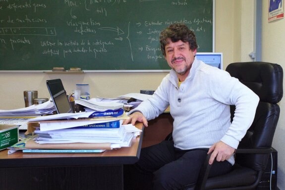 El profesor Juan Luis Fernández, uno de los responsables de la investigación. 