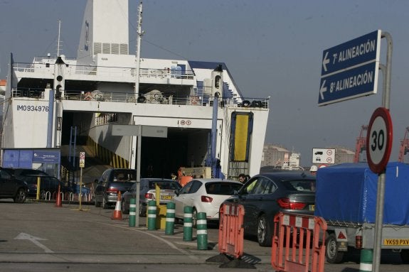 Imagen de un embarque en la autopista del mar que explotó LDLines. 