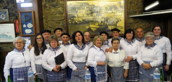 Los integrantes del coro Vinoteca Ciaboga repite en el concurso de este año. 