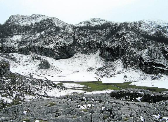 Vista de la vega y cubeta del Bricial, está misma semana. 