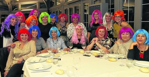 El restaurante del hotel Palacio de Avilés fue uno de los centros neurálgicos de las meriendas y cenas de comadres de ayer en la comarca avilesina. 