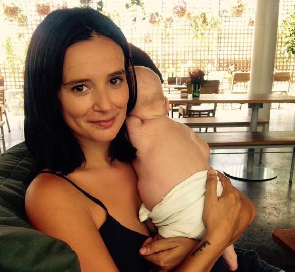 Elo Dueñas, con su hijo Thiago.