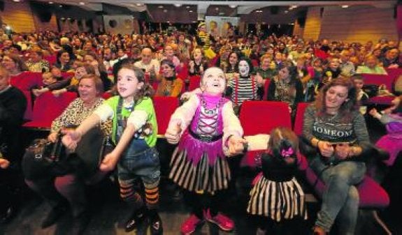 El espectáculo llenó ayer el auditorio. :: MARIETA