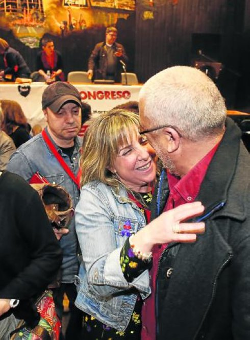 Barbón, recibiendo las felicitaciones de sus compañeros. 