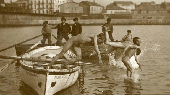 Esta fotografía forma parte de la donación que la famiila Loredo, de Gijón, ha hecho a la fototeca del Museo del Pueblo de Asturias.