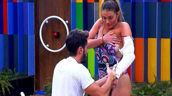 La teta de Alyson Eckmann, otra vez al descubierto ante las cámaras de 'Gran Hermano Vip'