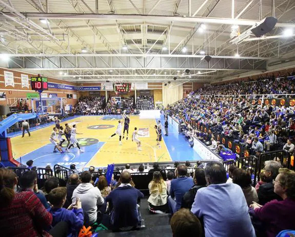 Un partido del Oviedo Baloncesto en Pumarín. 