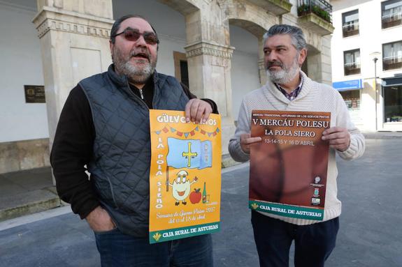 Jenaro Soto y César Díaz, edil de Festejos, en la presentación del cartel de los Güevos Pintos. 