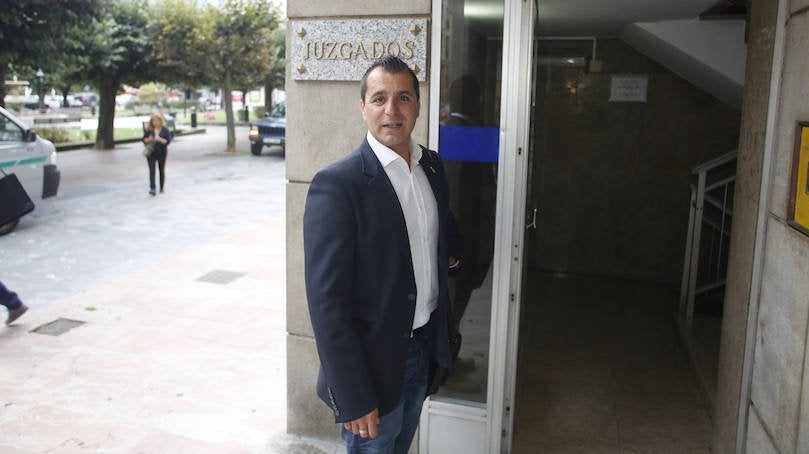 David Moreno, a la entrada de los juzgados.