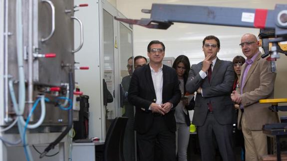 Albert Rivera, este mediodía, durante una visita al Centro Tecnológico de ArcelorMittal en Avilés.