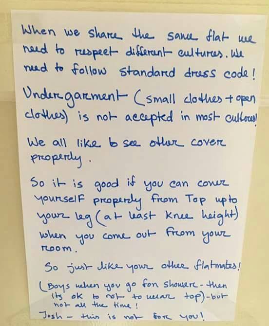 «No debes vestir con ropa por encima de la rodilla»