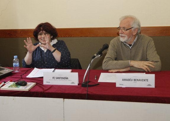 Fe Santoveña y Amadeo Benavente, en el Ateneo Obrero. 