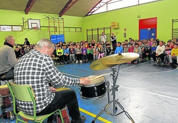 Taller de percusión en el Enrique Alonso. 