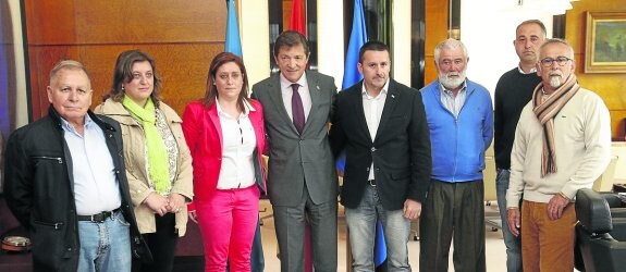 El presidente asturiano recibió a Fernández Lanero y a los premiados de UGT, ayer, en Presidencia. 