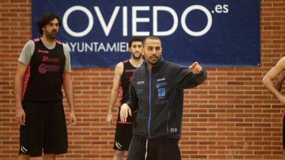 Javi Rodríguez, técnico auxiliar del OCB Baloncesto. 