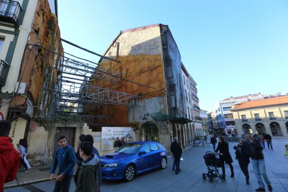 El solar sin construir en la plaza de España entrará con toda seguridad en el plan. 