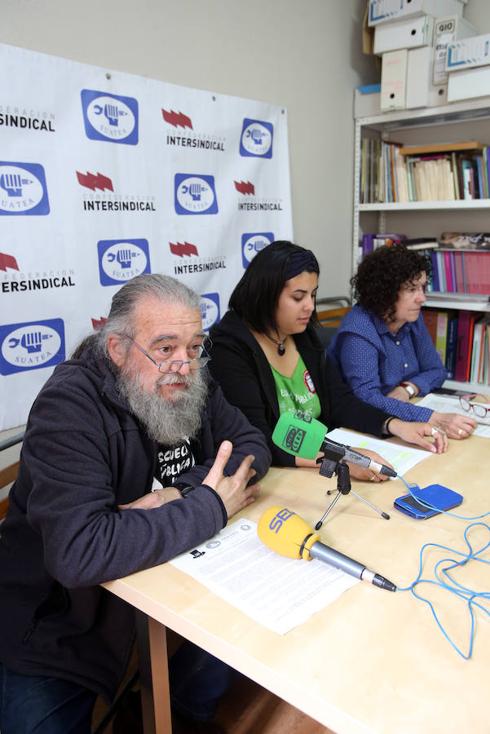 Luis Fernández, de Movimiento Social por la Escuela Pública; Anahí López, del Sindicato de Estudiantes; y Beatriz Quirós, de Suatea. 