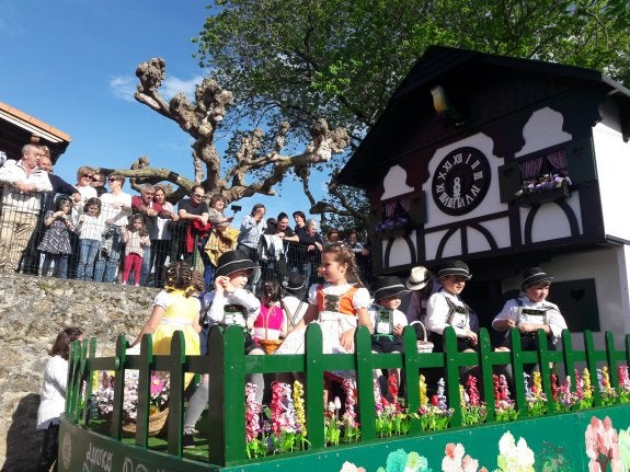 Dioses y Tiroleses desfilan en San Jorge de Heres