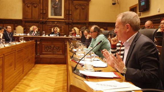 Aurelio Martín interviene en el Pleno de esta tarde.