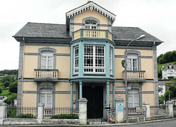 Casa Sanzo, de 1922, en Boal, un claro ejemplo de arquitectura indiana.