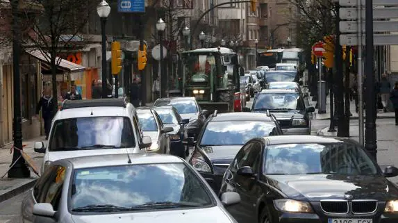 Atasco en la avenida de la Costa. 