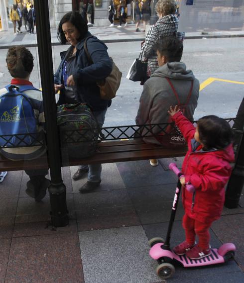 Los menores de 12 años dejarán de pagar el autobús urbano este año en Oviedo