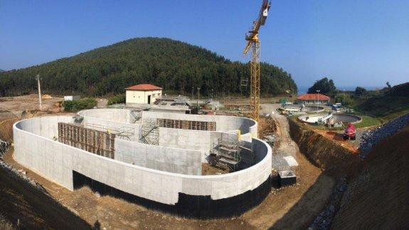 La estación depuradora de aguas residuales de Villaviciosa se encuentra actualmente en obras para ampliar su capacidad.