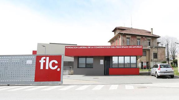 Edificio de la Fundación Laboral de Construcción donde se instalará Chemours.