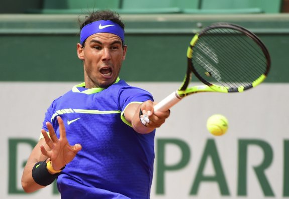 Nadal, durante su partido de ayer con Benoit Paire. 