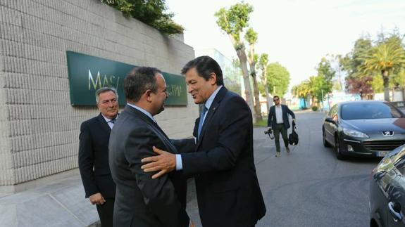 Javier Fernández ensalza el «rigor» y la «solvencia» de Isaac Pola