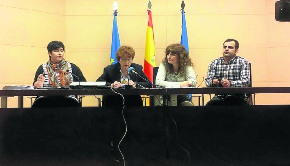 Carmela Puente (Dislexia Asturias), Emilia Barrio (Hiperactivos), Fabiana Ginobili (Asperger) y Jorge del Castillo (Altas Capacidades). 