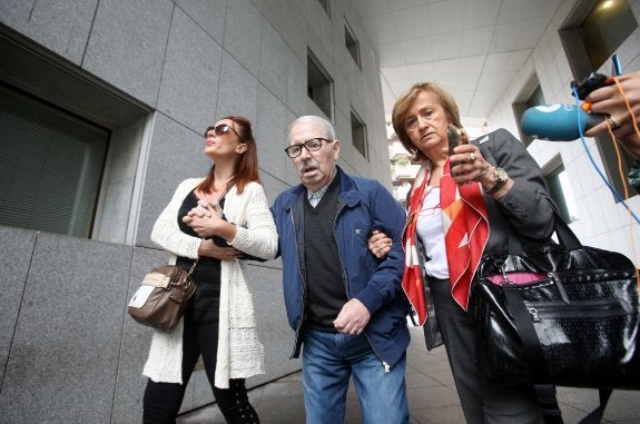 José Ángel Fernández Villa a la llegada de los juzgados. 