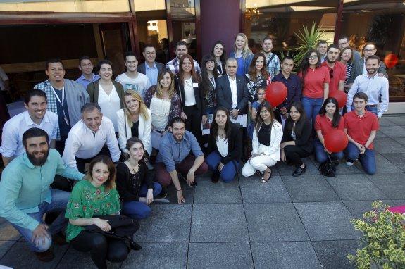 Los participantes en el programa posan en la terraza del Auditoorio. 