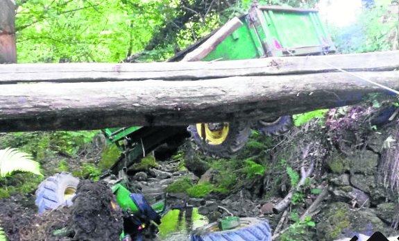 Ignacio Diego Lago quedó atrapado bajo su tractor que cayó al río en la zona de Paniceres. 