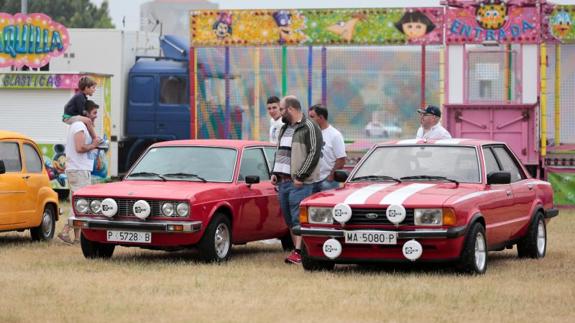 Muestra de coches clásicos en las fiestas de Cabueñes.