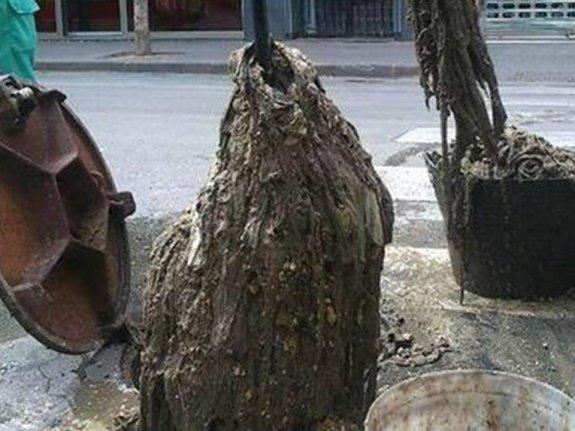 Amasijo de toallitas extraídas de la red de alcantarillado de Vegadeo.