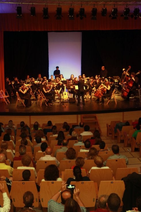 Tributo musical a Víctor Manuel en Mieres