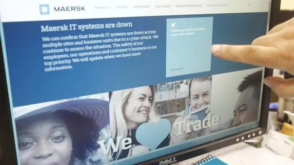 La página oficial de Maersk informaba anoche de que sus sistemas informáticos estaban inutilizados por el ataque informático. 