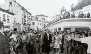 Don Juan Carlos y doña Sofía, siendo aún Príncipes de Asturias, visitaron Lastres en 1970. ::
REPR. ACEBAL